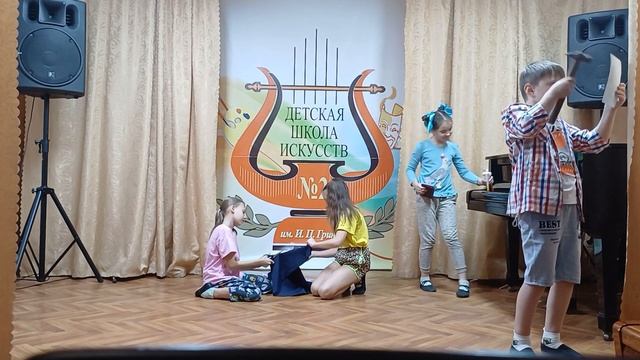 Инсценировка стихотворения "Поздравление маме" Класс театрального искусства "Золотой ключик" смотреть онлайн