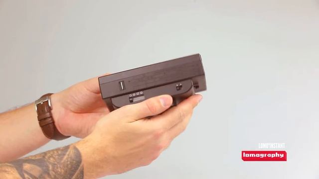 The Lomo'Instant - Installing The Batteries смотреть онлайн