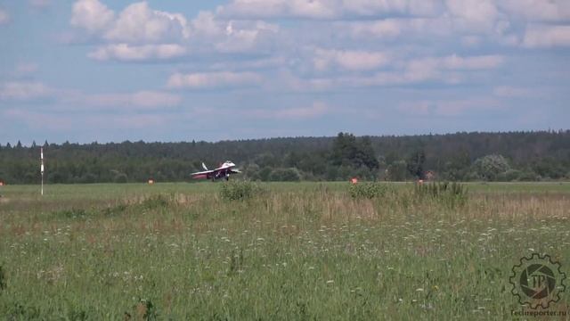 Training flights of the Swifts aerobatic team / Тренировочные полеты пилотажной группы Стрижи смотреть онлайн
