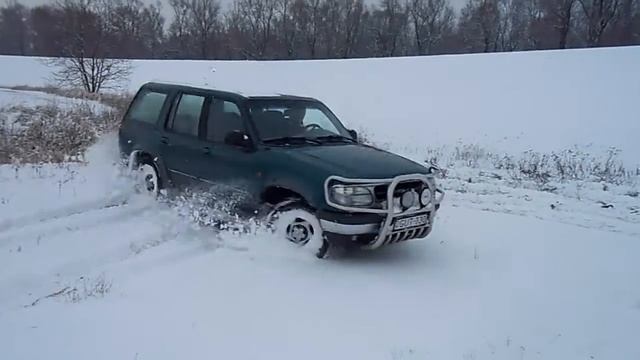 Ford Explorer winter fun :) смотреть онлайн