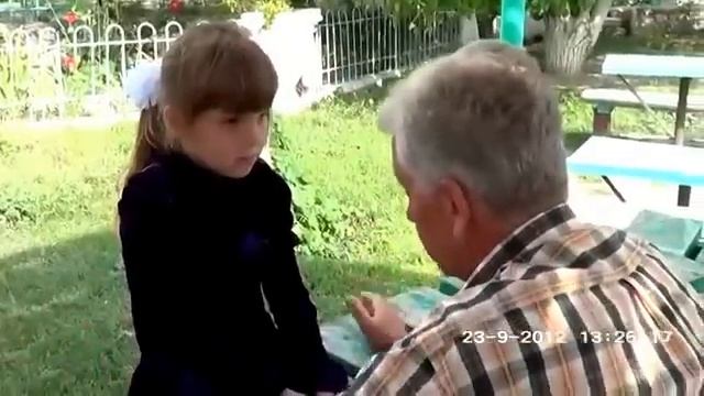 Знахарь лечит близорукость у ребенка прямо у всех на глазах