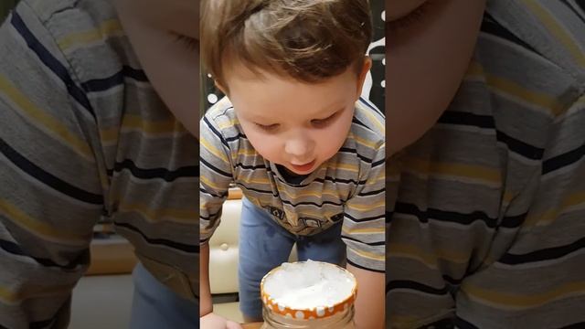 Интересный эксперимент Облако в домашних условиях. Откуда появляются облака. Играть с детьми весело смотреть онлайн