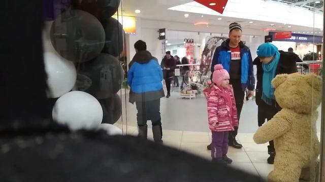 Робот-промоутер в ТРК "Столица". Магазин "BGT" смотреть онлайн