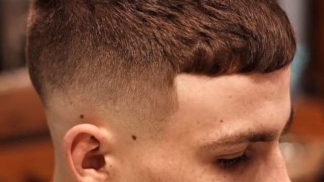 Глядя в зеркало. Мужская стрижка смотреть онлайн