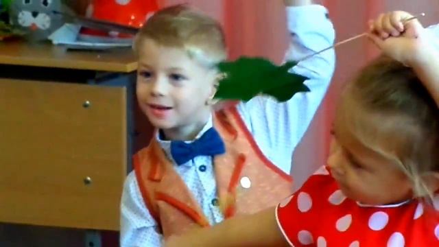 Танец с листочками в детском саду. смотреть онлайн
