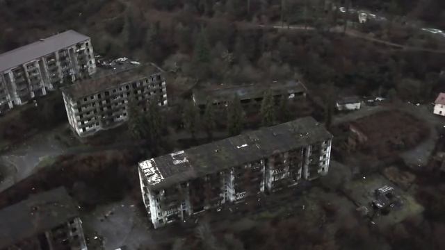 La historia de AKARMARA la ciudad desalojada смотреть онлайн