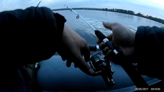 Рыбалка с лодки на донку (часть 1) смотреть онлайн
