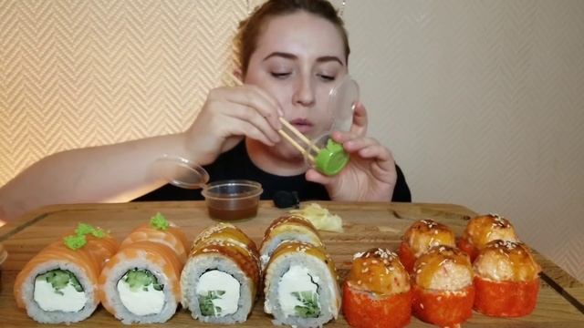 СУШИ РОЛЛЫ МУКБАНГ ЗАПЕЧЕННЫЕ угорь КРЕВЕТКА лосось АСМР | SUSHI ROLLS MUKBANG ASMR 먹방 eatingshow смотреть онлайн