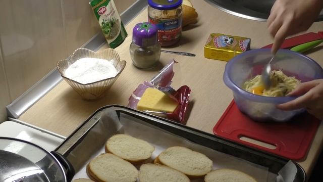 САМЫЕ ВКУСНЫЕ ГОРЯЧИЕ БУТЕРБРОДЫ С ФАРШЕМ В ДУХОВКЕ//ВКУСНЫЙ ПЕРЕКУС смотреть онлайн