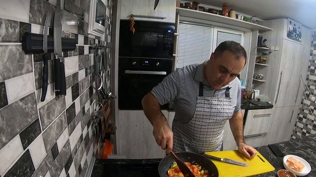 ЖАРЕНЫЙ СУП ИЗ КРАСНОЙ РЫБЫ С РОЗМАРИНОМ !!!!!!ЭТО ОЧЕНЬ И ОЧЕНЬ. смотреть онлайн