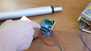 Управляем движением актуатора. Переключатели направления вращения электромотора.