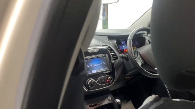 Renault Captur 1.5 DCI Dynamique Media Nav EDC Walkthrough смотреть онлайн