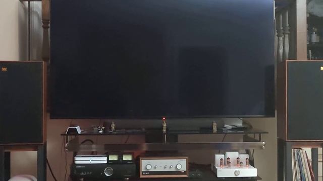 Glow Audio Two Tube Amp, Telefunken 12AX7 with Mullard EL84. Wharfedale Linton speakers. смотреть онлайн