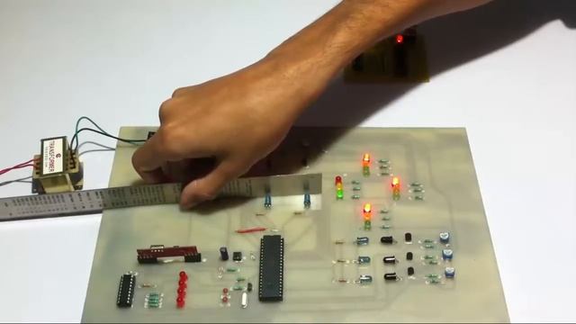 Traffic Controller Based On Density With RF Remote Override смотреть онлайн