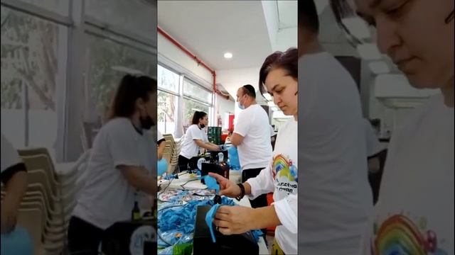 Как Быстро Надуть Воздушные Шары? По Два Воздушных Шарика за раз! смотреть онлайн