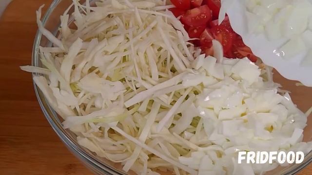 Такой салат можно готовить каждый день. Капуста, помидоры, яйцо - красиво, быстро, вкусно смотреть онлайн
