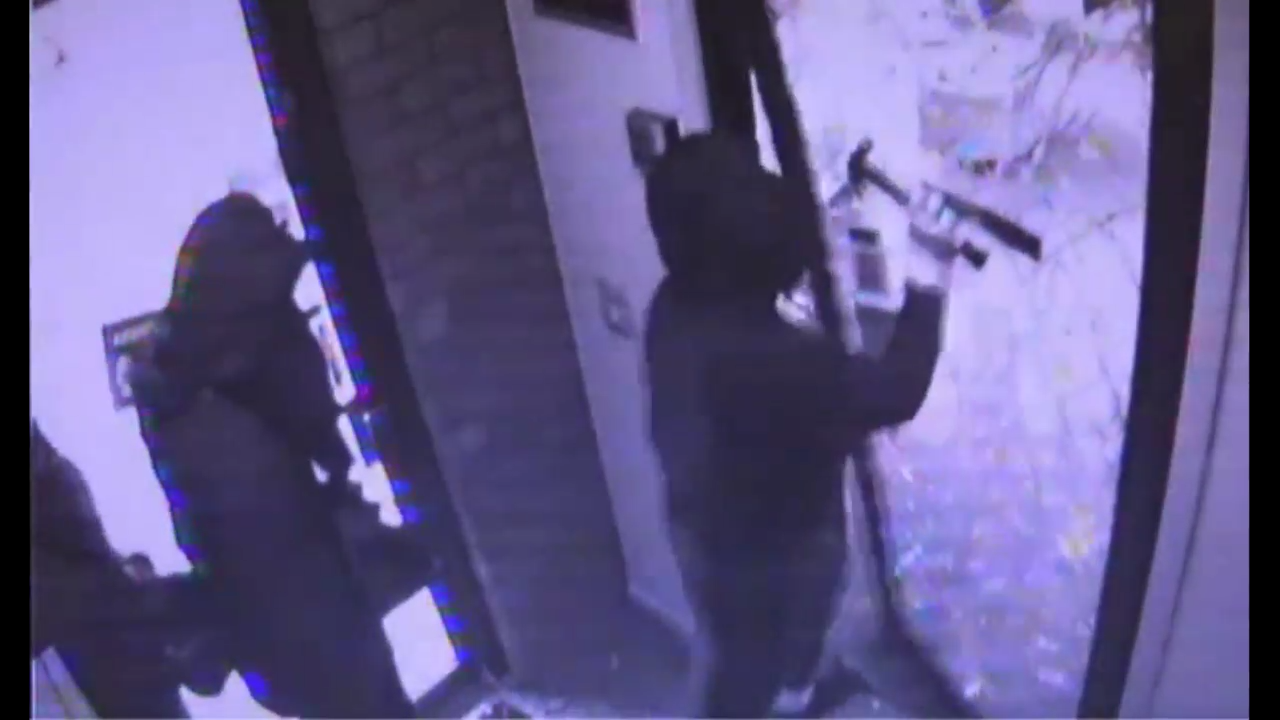 Грабители ушли ни с чем... смотреть онлайн