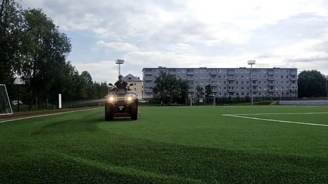 Грабли-разуплотнитель со щетками для искусственного газона смотреть онлайн