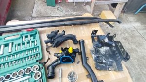 peugeot 308 замена термостата и пластикового патрубка помпы двигатель EP 6 Пежо 308