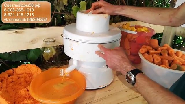 1. Самая лучшая соковыжималка Салют. Тест-драйв: выжимаем сок из тыквы, моркови, вишни и сливы. смотреть онлайн