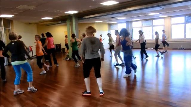 ZUMBA "sixteen tons" by Tennessee Ernie Ford смотреть онлайн