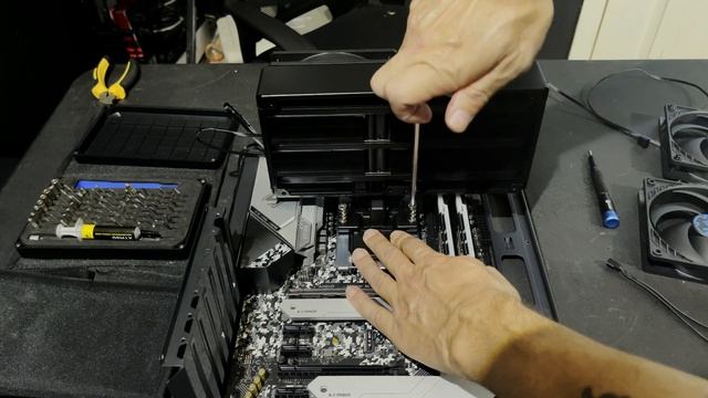 IceGiant ProSiphon Unbox/Install AM4 easy to follow. Tips . Join me in installing this Giant cooler смотреть онлайн