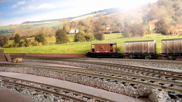 Banana express hauled by Britannia 70013 recreating an image from my book on Southampton Docks Aft смотреть онлайн
