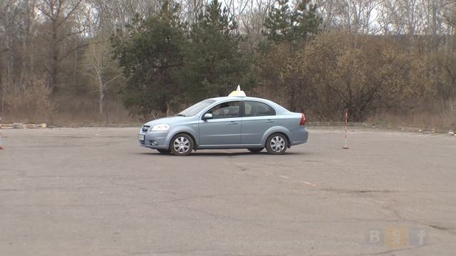 Блондинка за рулем - Как выбрать автошколу смотреть онлайн