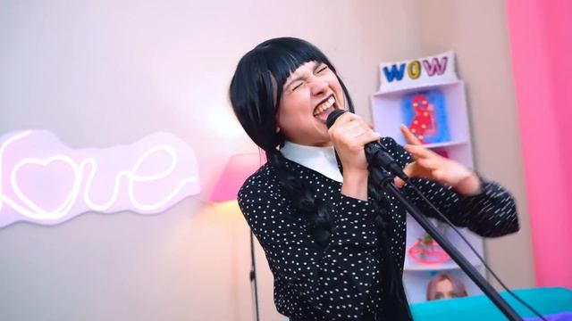 Hello Kitty vs Kuromi! Уэнсдей Аддамс и Энид в Реальной Жизни | Хорошая vs Плохая Девушка смотреть онлайн