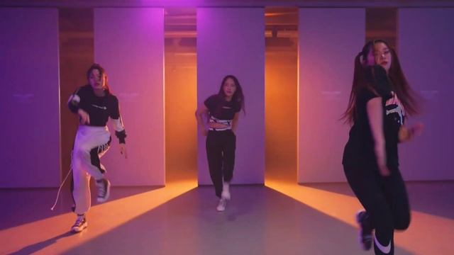 BILLLIE • 16 Shots 1MILLION Dohee choreography [mirror] смотреть онлайн