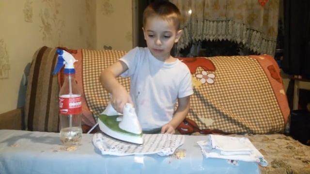 Привет всем! ЭТО Мое первое видео на канале, в котором я показываю как нужно гладить майку! смотреть онлайн