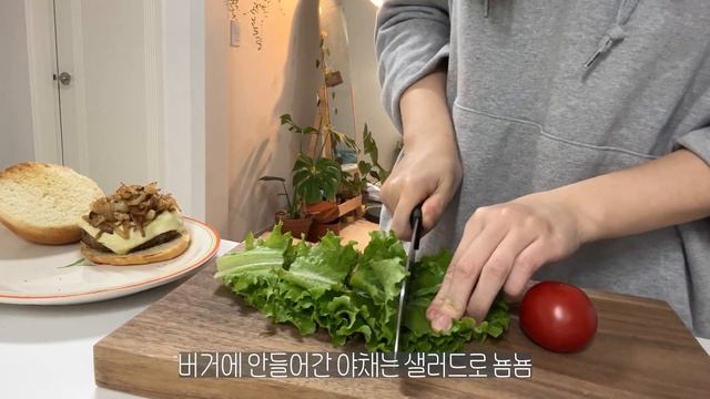 마켓컬리에서 햄버거 번 대량구매해서 사일동안 햄버거 먹은 일상 (부제 : 혼자살때 대량구매 하지말자)(햄버거, 아보카도햄버거, 양파치즈햄버거, 새우햄버거, 엽기떡볶이) смотреть онлайн