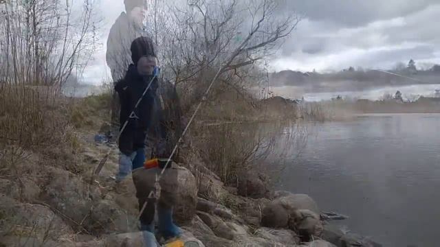 Рыбалка на Волхове, весна 2021. Рыбачу с сыном часть 1. Рыбалка в Ленинградской области смотреть онлайн