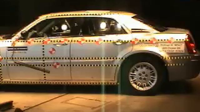 Chrysler 300 Side Crash Test смотреть онлайн