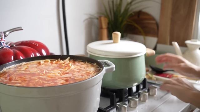 НАГОТОВИЛА| борщ и суп из чечевицы, тефтели, винегрет, манник, сосиски в тесте, паштет и запеканка смотреть онлайн