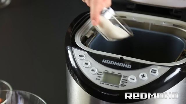 Рецепты от Redmond: Сладкая сдоба с цукатами (RBM-1904) смотреть онлайн