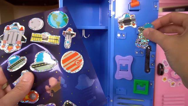 Disney Zombies 3 Back to School Lockers with Miniature School Supplies смотреть онлайн
