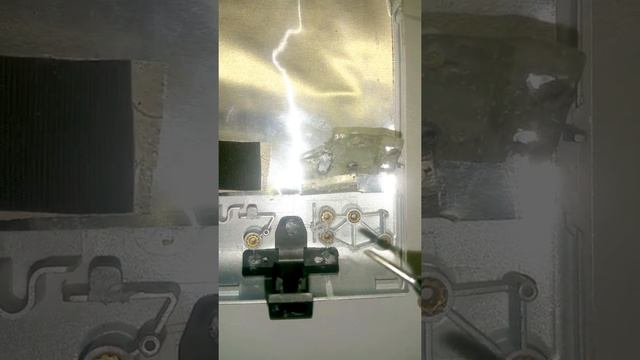 Восстановление петель и ответных частей под винты в крышке ноутбука смотреть онлайн