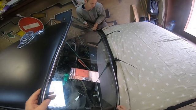 Самый простой и быстрый способ вставить замок в лобовое стекло Жигулей смотреть онлайн