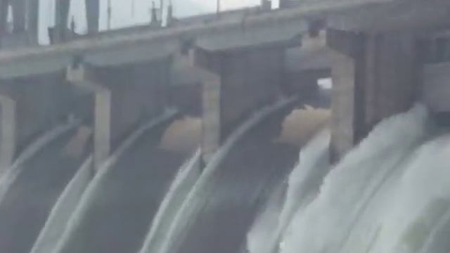 Красноярская ГЭС. 10 000 кубометров в секунду.