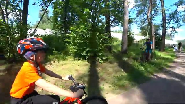 С сыном на велике 40 км по лесу смотреть онлайн