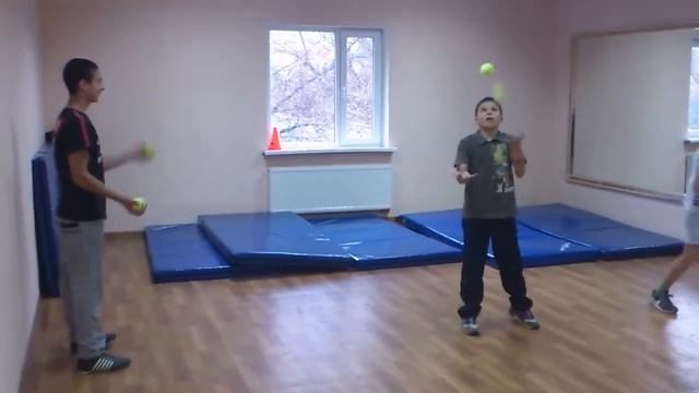 Жонглирование Цирковое мастерство в Островцах смотреть онлайн