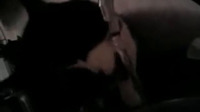 Кот пьёт с крана смотреть онлайн