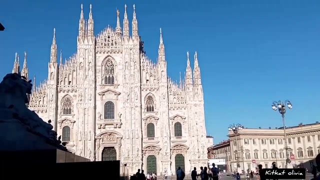 PIAZZA DEL DUOMO IN MILANO,ITALIA смотреть онлайн