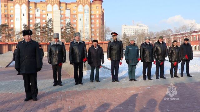 Возложение цветов к памятнику воинам-амурцам смотреть онлайн