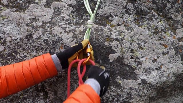 Альпинизм: Как завязать узел УИАА на карабине смотреть онлайн