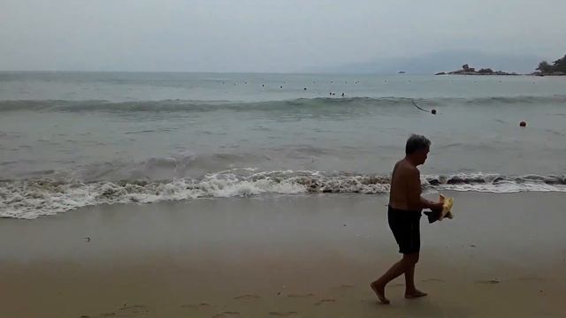 Море штормит Вьетнам Нячанг погода 10 апреля 2023 года смотреть онлайн