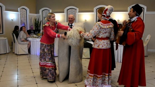 ОБРЯД ПОСВЯЩЕНИЯ В КАЗАКИ. ЧАРКА НА ШАШКЕ смотреть онлайн