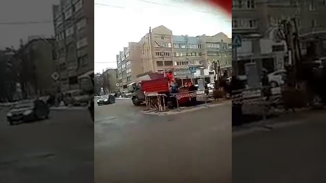 Рязань - ломом и сочным словом кладут асфальт смотреть онлайн