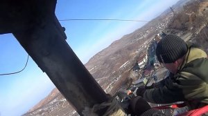 Рабочие моменты.Анкерная опора.Монтаж ВОЛС ЛЭП 110кВ под напряжением.